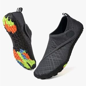 WATER SHOES Unisex Boy’s & Girls size 5 NWOT